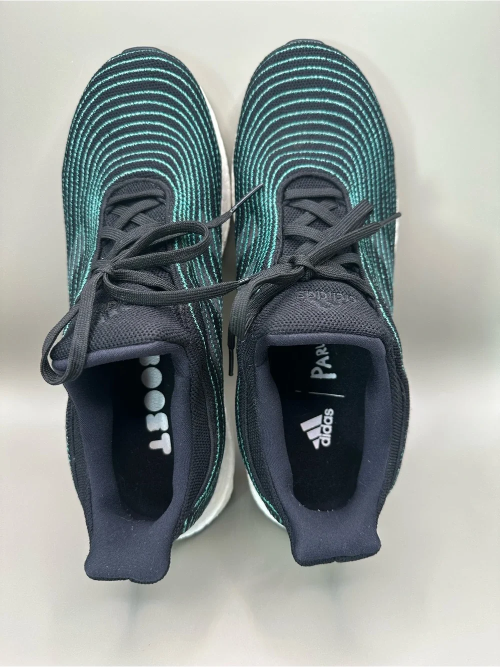 Adidas Men's Ultra Boost DNA Parley Runing Shoes Size 9.5.